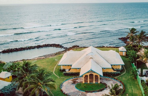 Lowlands Villa | Ocean front luxury villa in gated golf course community with private beach.
