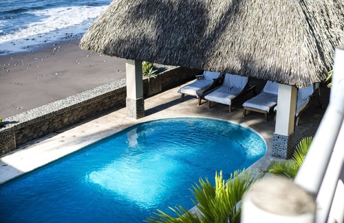 El Zonte House | ocean-front, multi-level, open spaces, large garden