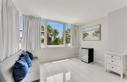 Bermuda Riviera Apartment | Ocean Front Property Room