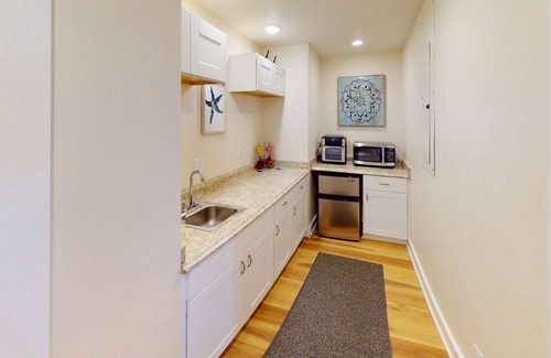 Yachats Apartment | Ocean Front Studio, Heron at Oregon House, Stairs to the Beach!