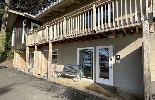 Yachats Apartment | Ocean Front Studio, Heron at Oregon House, Stairs to the Beach!