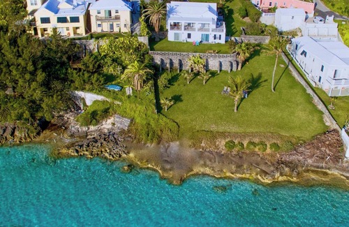 Sandys Apartment | Ocean Front Studio, Kayak available - Swimming, bring own snorkle Euipment