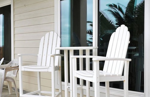 Jacksonville Beach Apartment | Ocean Front Beach Den -near Mayo Clinic