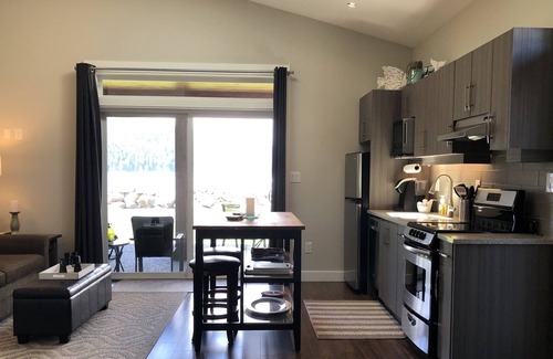 Port Renfrew Apartment | Ocean Front Vacation Suite - The Whale's Tale