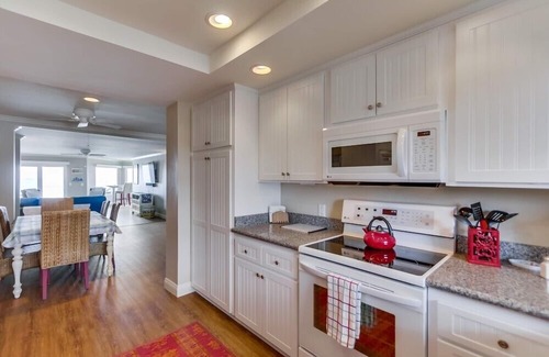 Solana Beach Condo | Ocean Front Views Luxury Beach Condo, Pool, Spa, Fast Wifi