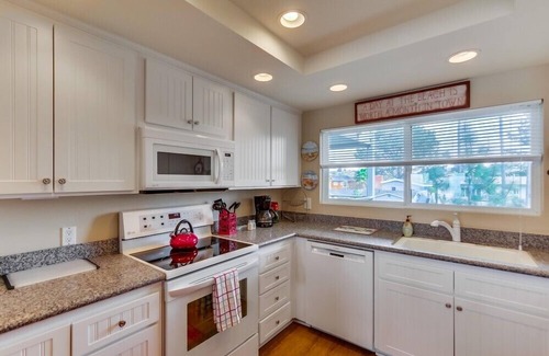 Solana Beach Condo | Ocean Front Views Luxury Beach Condo, Pool, Spa, Fast Wifi