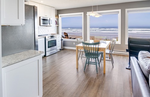 Waldport House | Ocean Front with Beautiful Views! Miles of Sandy Beach!