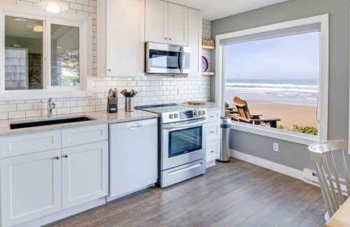 Waldport House | Ocean Front with Beautiful Views! Miles of Sandy Beach!
