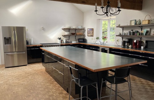 Pender Island House | Ocean Front with level walkout beach