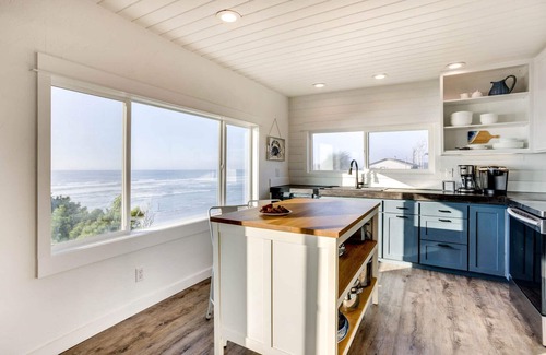 Seal Rock House | Ocean Front with Spectacular Views! 2 Bedroom, 2 Bath! Seal Rock!