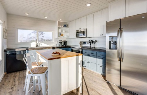 Seal Rock House | Ocean Front with Spectacular Views! 2 Bedroom, 2 Bath! Seal Rock!