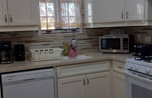 Inch Marlowe House | Ocean Gaze - Luxury Townhouse - Includes 2 Ensuites