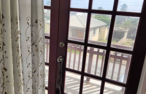 Inch Marlowe House | Ocean Gaze - Luxury Townhouse - Includes 2 Ensuites