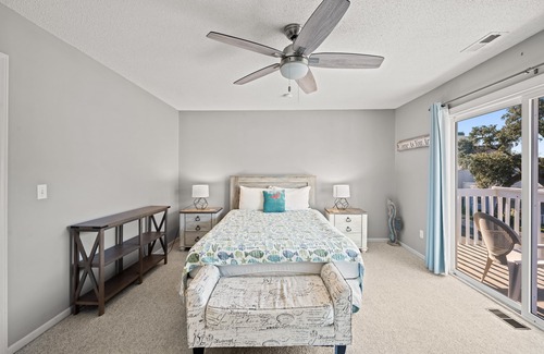 Ocean Grove House | Ocean Grove 402 - Community Pool & Walk to Beach