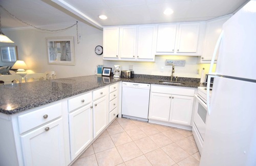 Ocean City Condo | Ocean Hideaway 207-Oceanfront 18th St, Free WiFi, Elev, W/D, AC