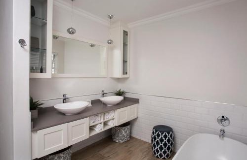 Amanzimtoti Bed & Breakfast | Ocean Hideaway Bed and Breakfast