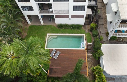 Trinity Beach Apartment | Ocean Horizons- Stylish 2BR Trinity Beach Retreat | Private Parking & Pool Access