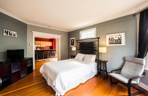 James Bay Apartment | Ocean Island Garden Suites