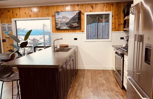 Pender Island Cabin | Ocean, Islands, Mountain View. Ferry & boat traffic. Hot tub. Private & gated.