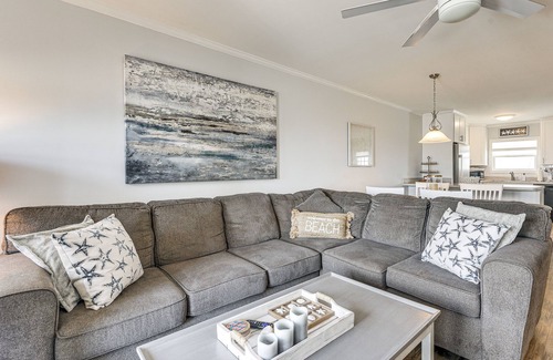Ocean Isle Beach Condo | Ocean Isle Beach Condo w/Balcony: Steps to Shore!