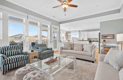 Ocean Isle Beach House | Ocean Isle Beach Oasis: Private Pool & Tiki Bar