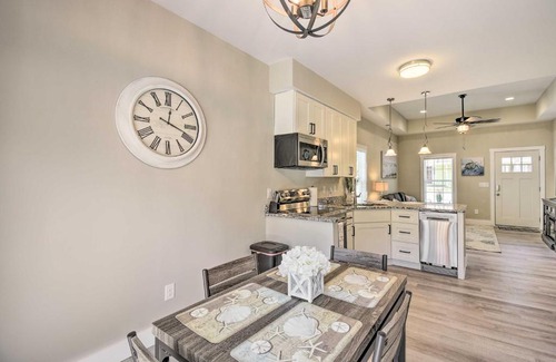 Ocean Isle Beach House | Ocean Isle Beach Home with Shared Lanai and Grill