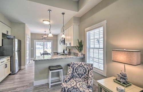 Ocean Isle Beach House | Ocean Isle Beach Home with Shared Lanai and Grill