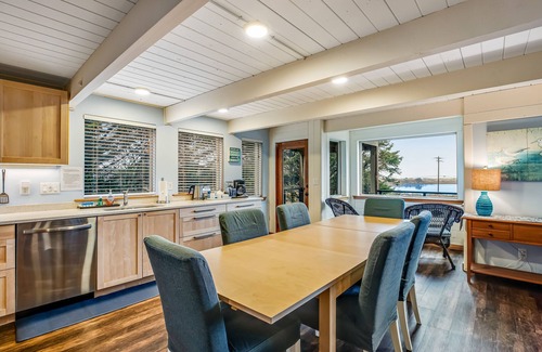 Cape Meares House | Ocean & lake view home with private hot tub & beach access
