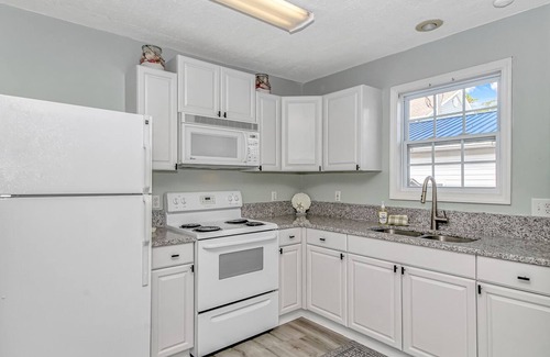 Surfside Beach House | Ocean Lakes #1587 Cozy Beach Bungalow golf cart available