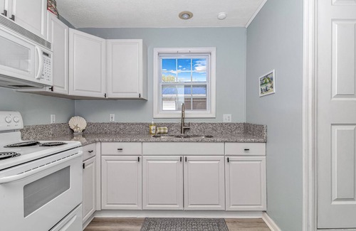Surfside Beach House | Ocean Lakes #1587 Cozy Beach Bungalow golf cart available