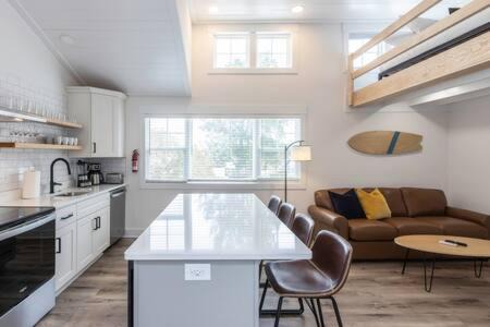 Northeast Virginia Beach Apartment | Ocean Lofts in the Vibe #8 - 5 min walk to beach