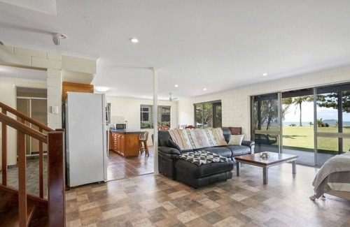 St Helens Beach House | Ocean Luxe Escape beachside beauty