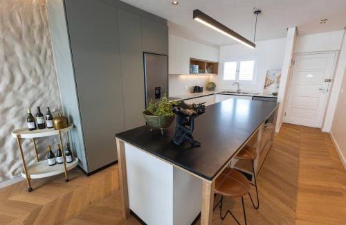 Sheffield Beach Apartment | Ocean Luxury