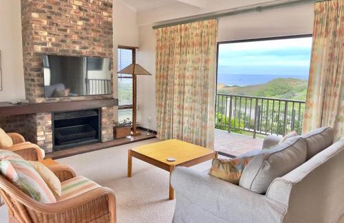 Port Alfred Villa | Ocean Mooring Beach Villa Sea View