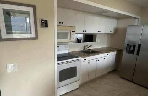 Makaha Condo | Ocean & Mountain View Studio in a Resort-Like Complex. Makaha Valley, West Oahu