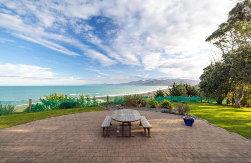 Kaikoura House | Ocean & Mountain Views - Kaikoura