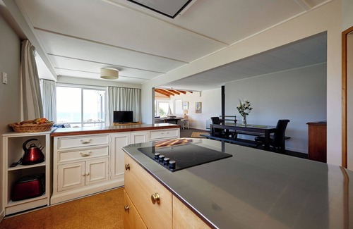 Kaikoura House | Ocean & Mountain Views | Spacious Home - KK24113