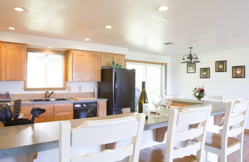 Coupeville House | Ocean & Mountain views, Large Open Floor-plan, Family, Kid, and Pet friendly