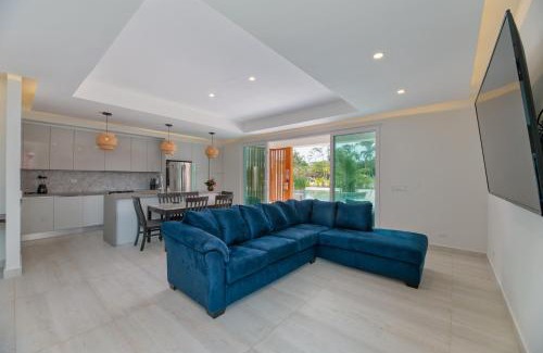 Antoneys Cay Villa | Ocean One Roatan