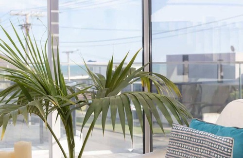 Rewa House | Ocean Outlook: Beachside Paradise Retreat