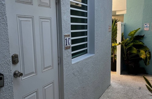 Ocean Park Apartment | Ocean Park room, walk to the beach