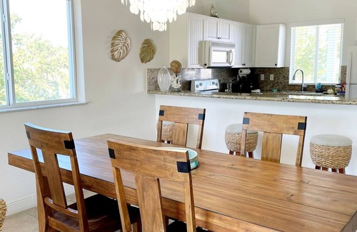 Alice Town Apartment | Ocean Pearl Bimini Bay Entire Condo Close to Pool with an optional golf cart