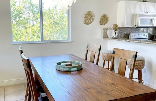 Alice Town Apartment | Ocean Pearl Bimini Bay Entire Condo Close to Pool with an optional golf cart