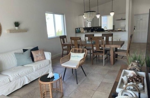 Alice Town Apartment | Ocean Pearl Bimini Bay Entire Condo Close to Pool with an optional golf cart