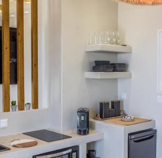 Milos House | Ocean Pearl Luxurious Suite