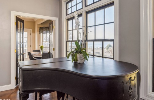 Wading River House | Ocean Pearl: Water Views, Steps to Beach & Restaurants