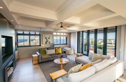Hermanus City-Centre Apartment | Ocean Penthouse Apartment, Hermanus Waterfront