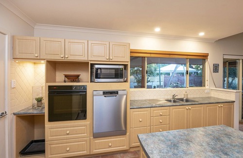 Quindalup House | Ocean Pines: beachside family favourite in quiet leafy street