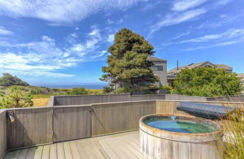 Sea Ranch House | Ocean Retreat - BBQ Hot Tub & Ocean Views