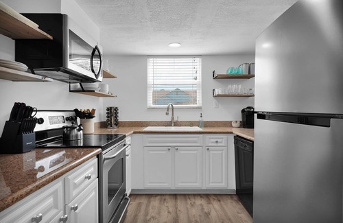 Jacksonville Beach House | Ocean's Calling | Short Walk to Beach